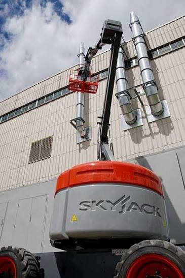 Skyjack SJ46AJ, 46ft Articulating Boom Lift, 4WD — photo 3