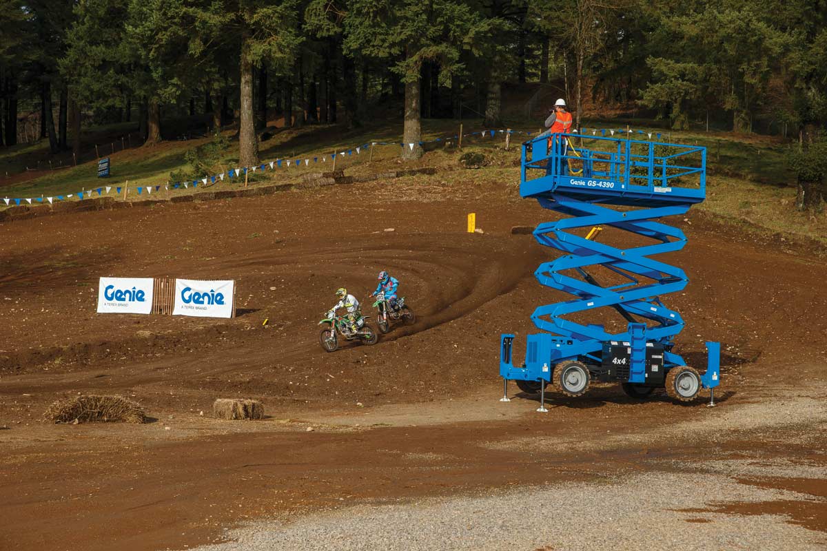 Genie 43ft, 90" wide Rough Terrain Scissor Lift — photo 2