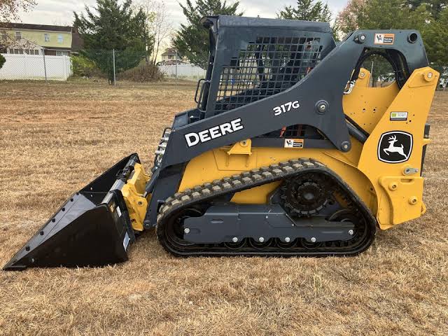 John Deere 317G Rubber Tracked Skid Steer — photo 3