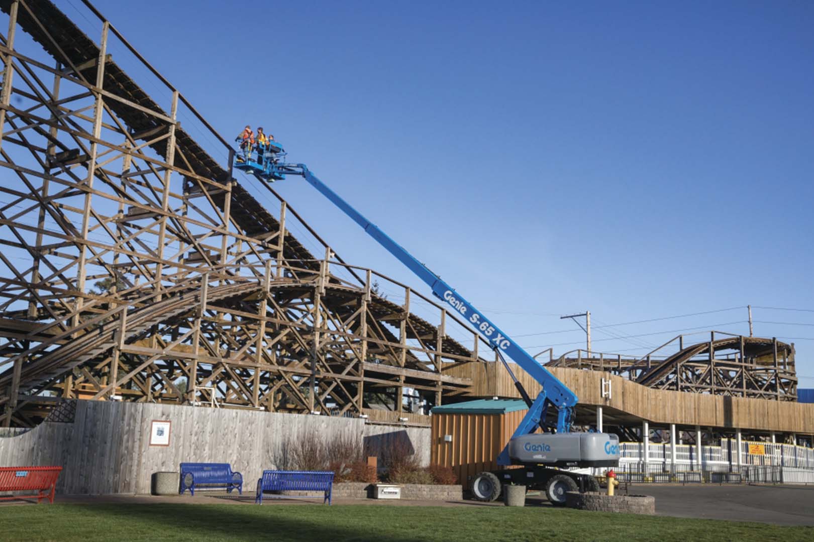 Genie S65, 65ft Straight Boom Lift, 4WD — photo 1