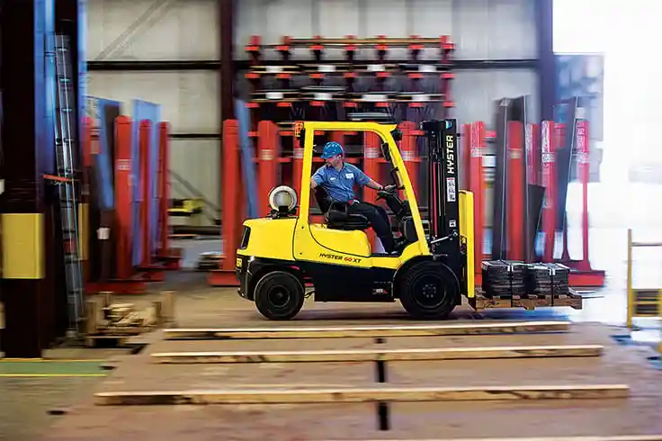 Hyster H50XT, 5,000 lbs Industrial Warehouse Forklift — photo 2