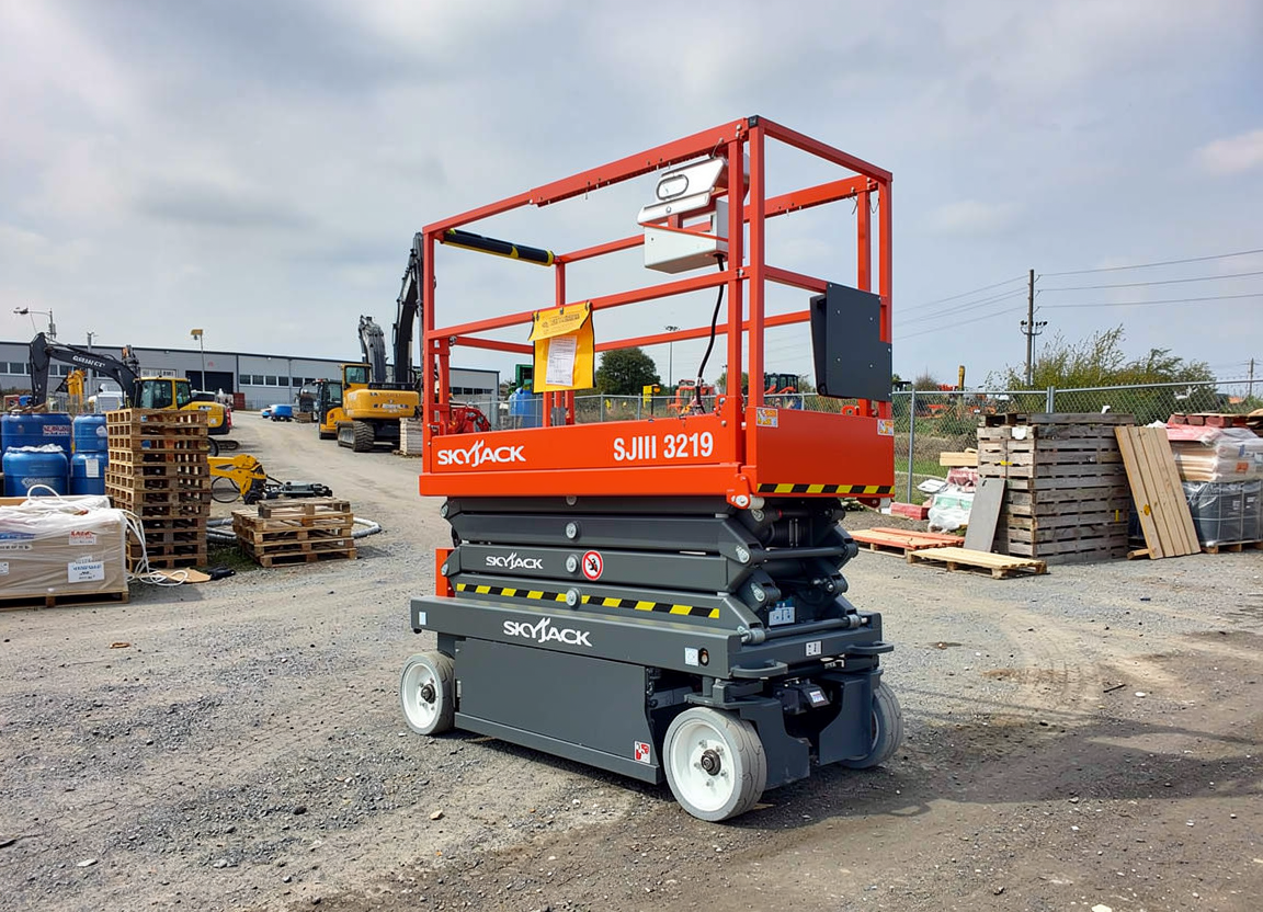 Skyjack 19ft Electric Scissor Lift, 30-32" Wide