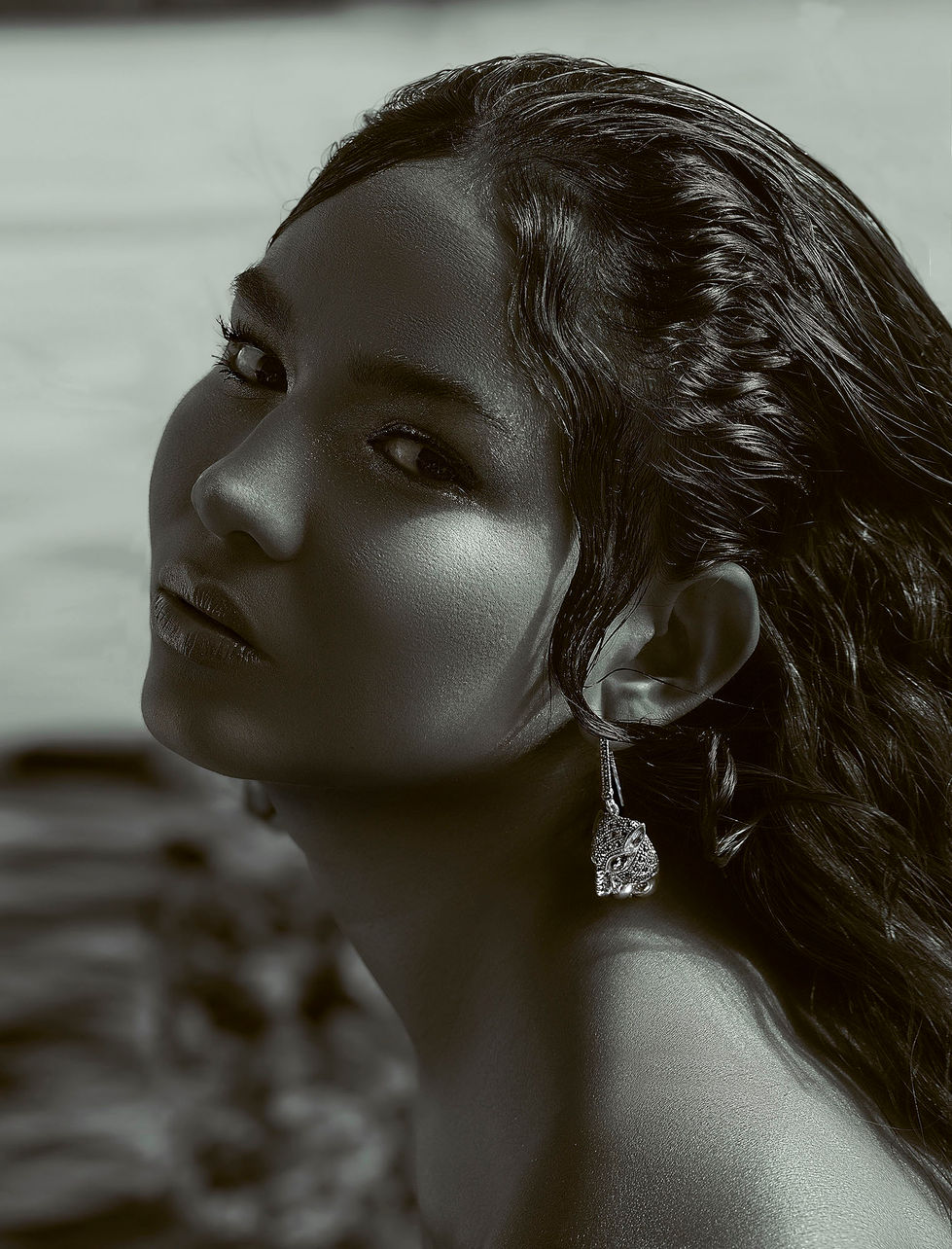 Annie de la agencia Cabo Models con un vestido del diseñador Carlos Pineda en playa Balandra La Paz Baja California Sur