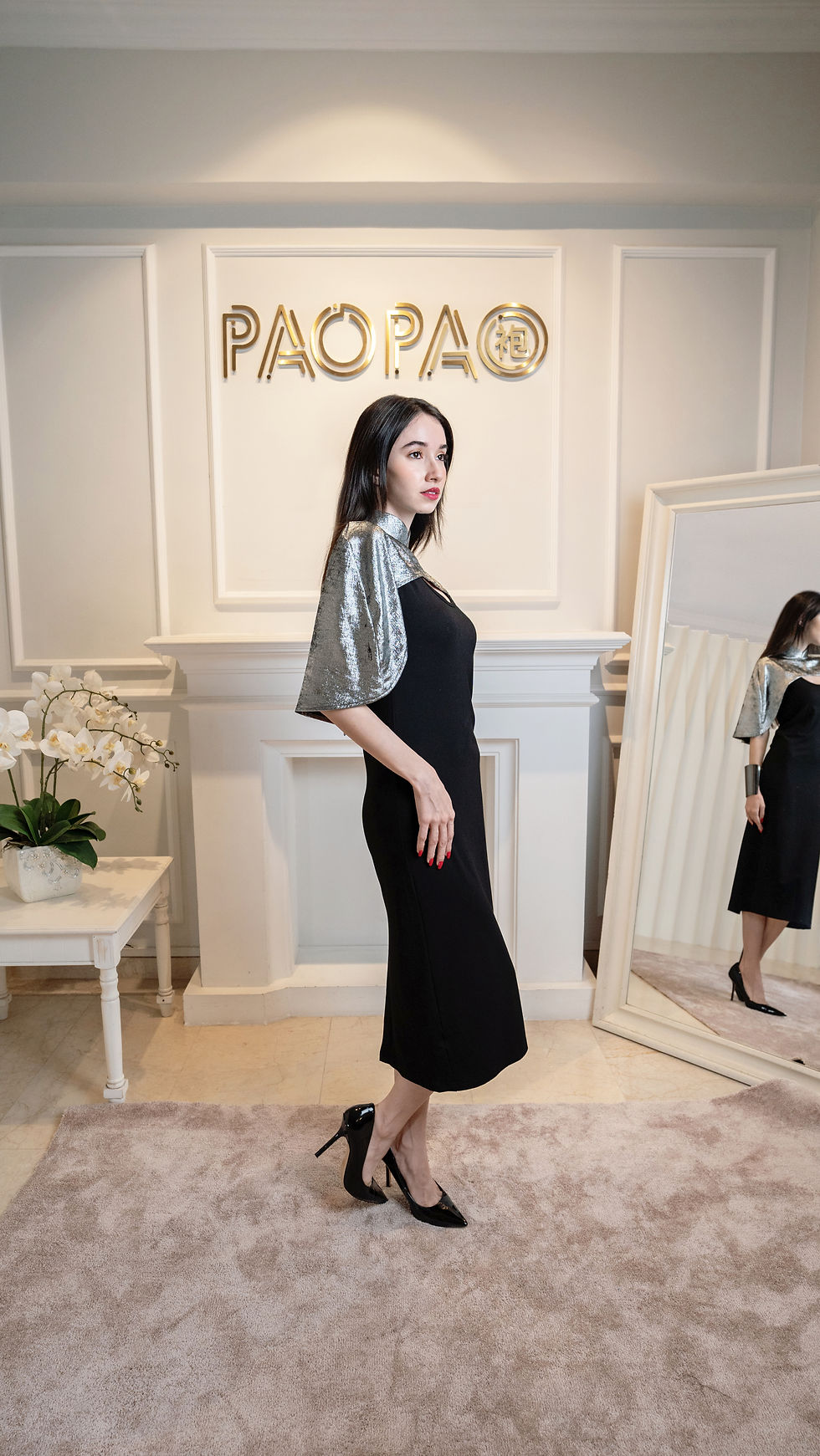 Thumbnail: 披风 PI FENG Flowy Metallic Capes