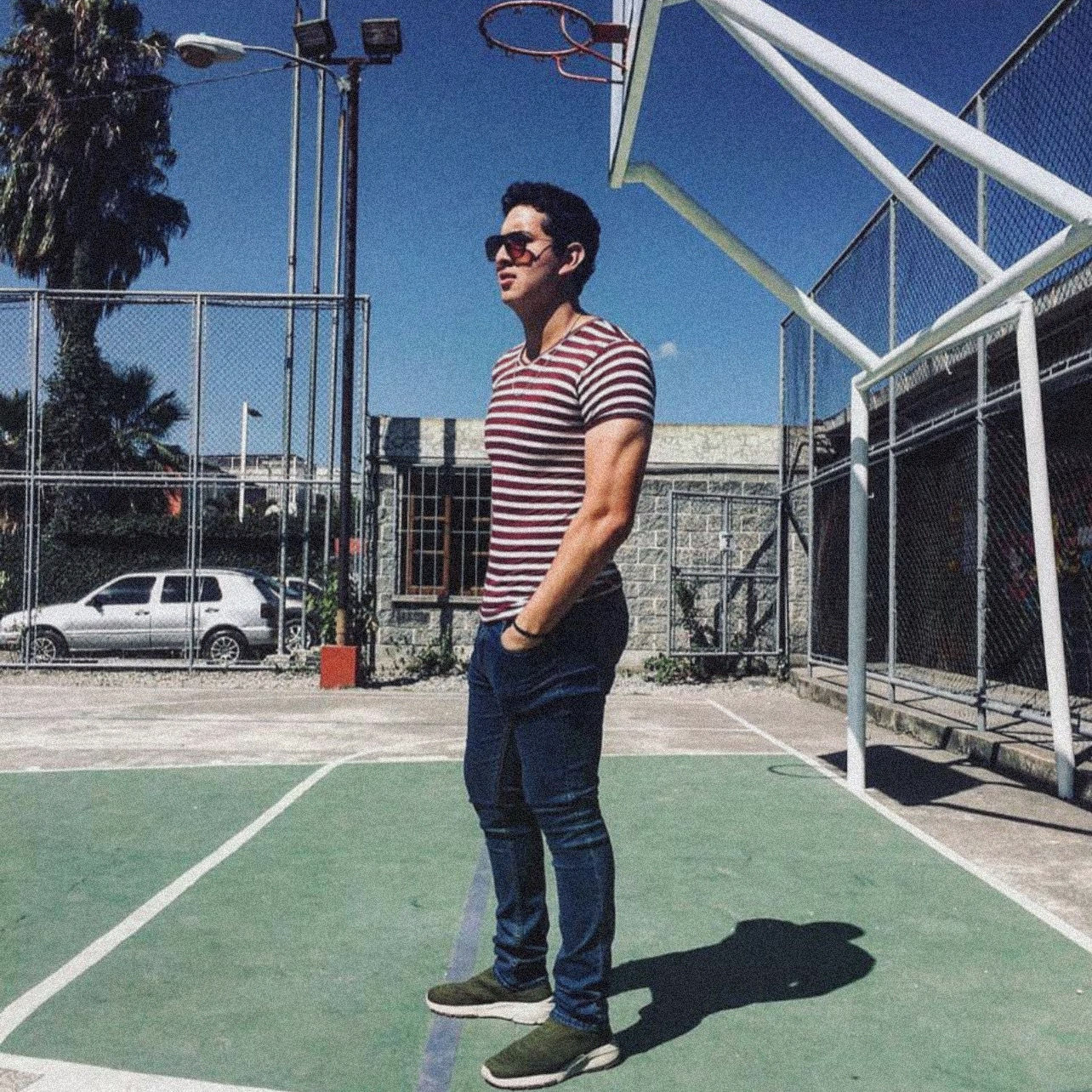 T- Shirt Rayas + Jeans + Sunglasses