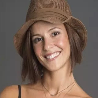 Fernanda de Freitas como Nara