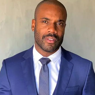 Rafael Zulu como Celso Toledo