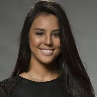 Yanna Lavigne como Eva