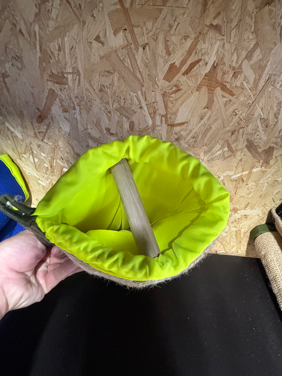 Thumbnail: Arm with strong jute and handle