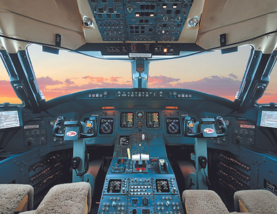 Cockpit 005-min.jpg