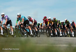 IMG_6049 Eglise d'Orrouer peloton