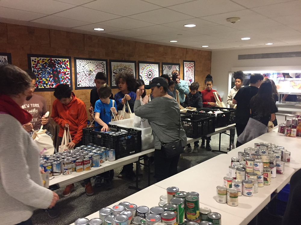 The Xlls at the 2016 Thanksgiving Drive