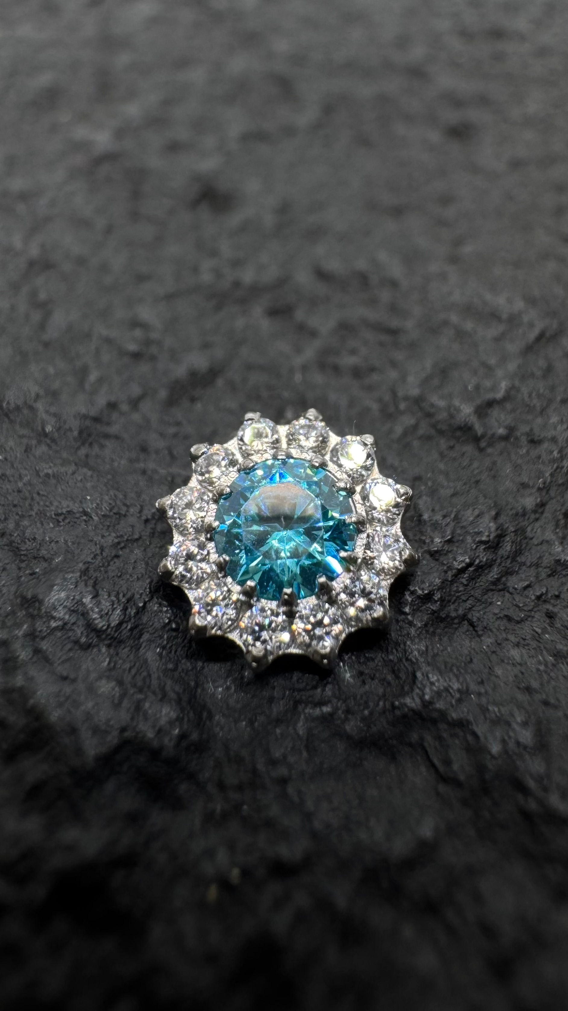 Top Sunflower Blue Center 