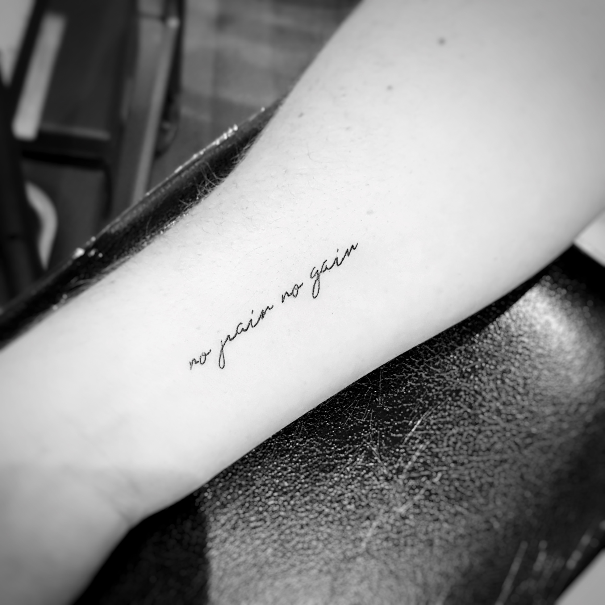 TATOUAGE LETTRAGE MANUSCRIT