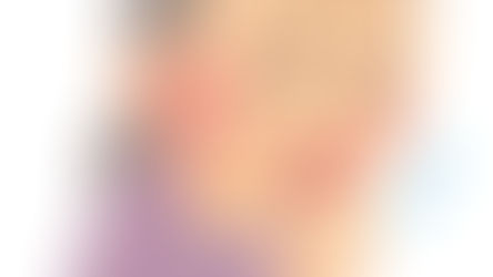 咳によって胸の痛みが悪化している高齢女性を描いたイラスト