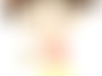 お腹を押さえて痛がる小学生の女の子のイラスト（ストレスによる腹痛のイメージ）