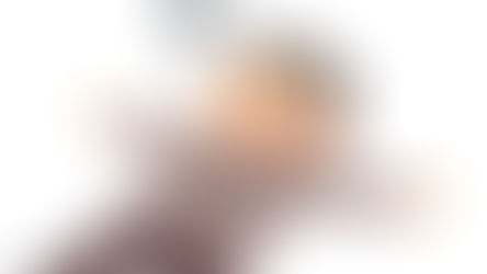 腰痛悪化でその場に倒れ込む人のイラスト