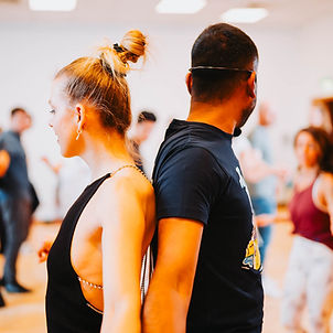 Professional Salsa dance instructor Arun Pauer teaching Latin dance in Graz