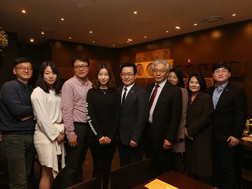 서울에서 재단출신 장학생들에게 장학금 전달식