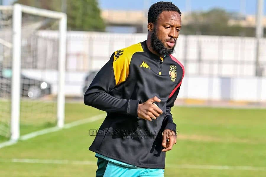 Le milieu de terrain de l'ES Tunis, Roger Aholou