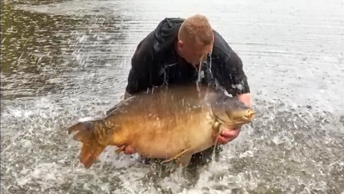 Carp Fishing in Chateau Chervix France - 82cc0a Df52D23784254D4c8baa58f1a5e1f2D6~mv2
