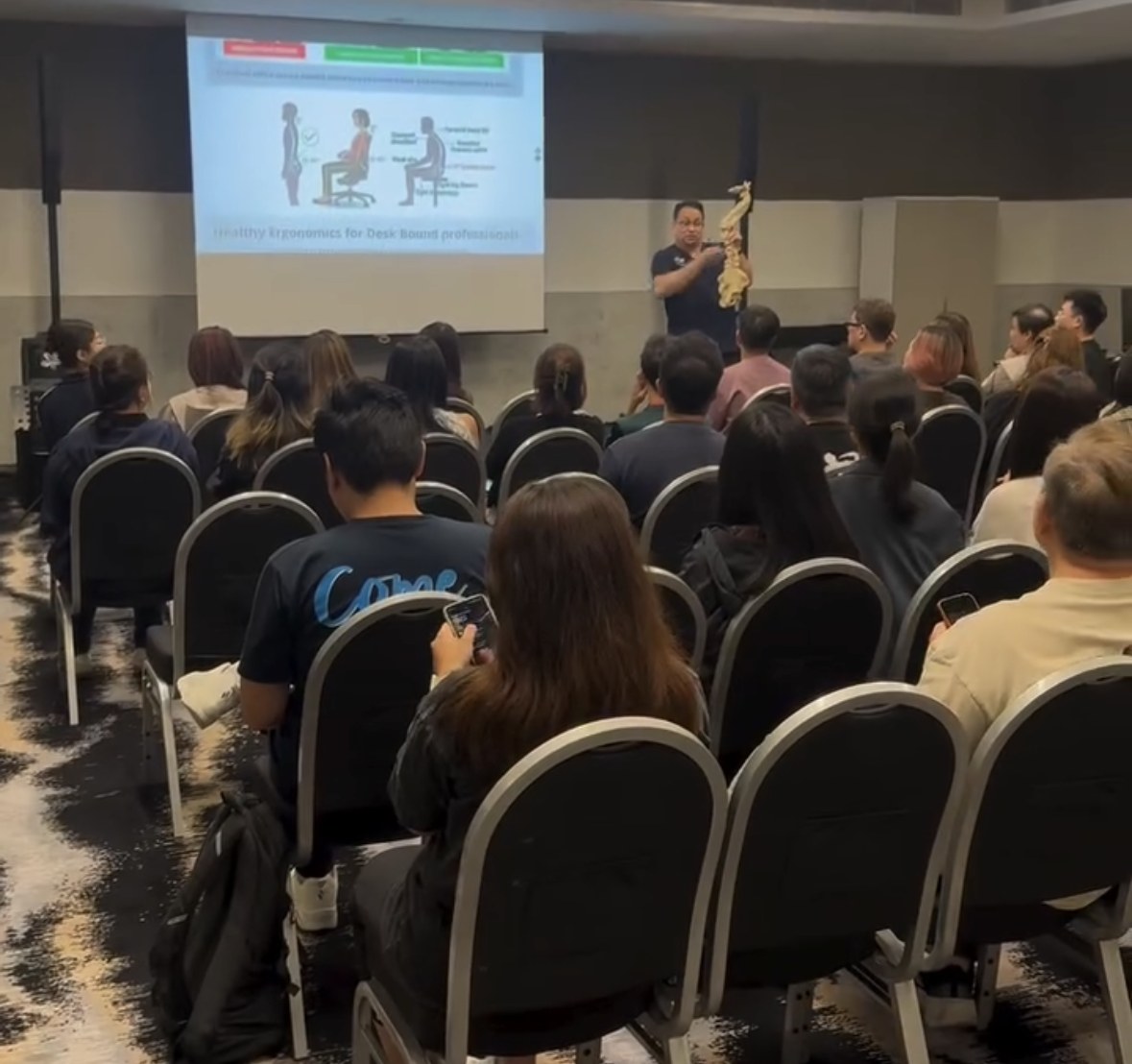 Talk on healthy ergonomics for desk-bound professionals
