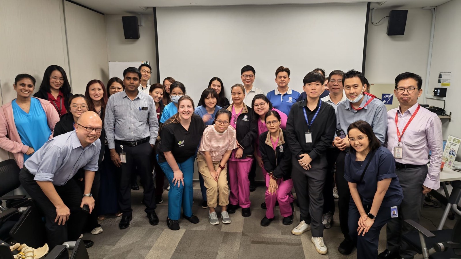 Group photo with healthcare staff after an ActiveLife workplace talk