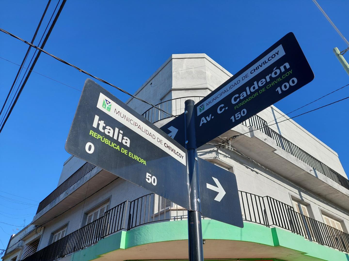 Instalaron nuevos nomencladores en distintos puntos de la ciudad en la búsqueda de ‘garantizar una mejor señalización’