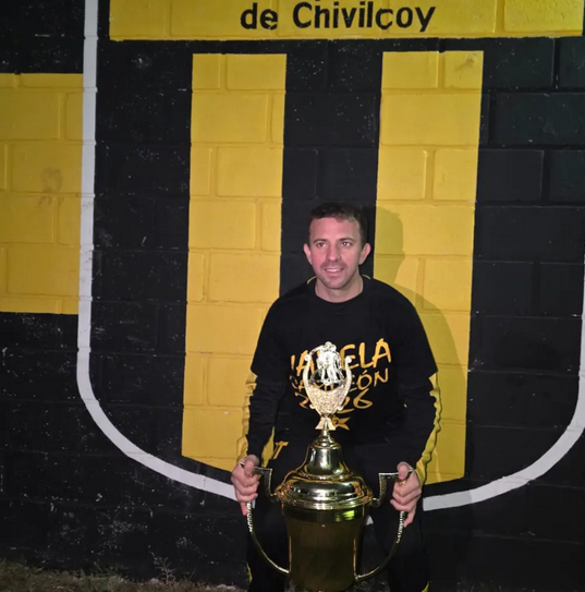 Julián Villegas, el volante que regresó para reescribir la historia de Florencio Varela