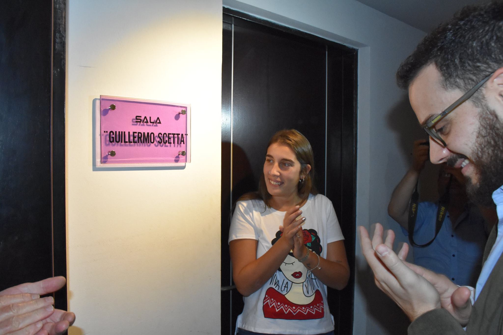 “El nombre de ‘Lado B’ obedece a que el público pueda sentirse parte y observar todo aquello que está sucediendo, desde la escena propiamente dicha en el escenario como el detrás de escena”