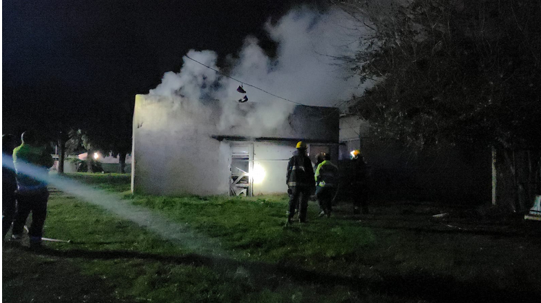Los vecinos de Báncora y 99 expresaron que “es habitual” observar a personas en el interior del predio y no descartaban que el incendio del galpón ‘haya sido provocado’