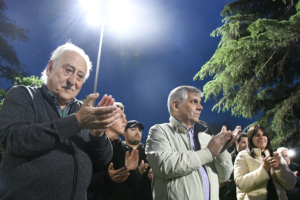 La Plaza 25 de Mayo ya cuenta con iluminación LED en sus cuatro manzanas
