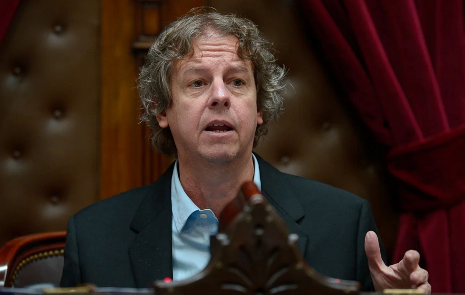 “El gobernador hace referencia al ‘industricidio’ describiendo la terrible situación que atraviesa el sector pero como periodista porque no toma una sola medida para proteger el empleo industrial”