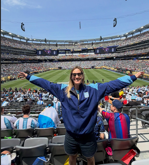 Celeste Ferreiro: La chivilcoyana que vivió de cerca las finales de la Selección Argentina levantando la tercera en Qatar y casi la cuarta en USA