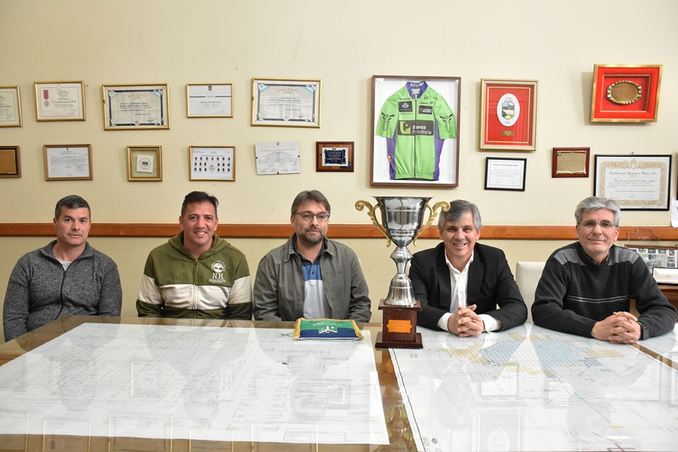 Billar
Reconocimiento al Campeón de Cinco Quillas, Jorge Sánchez