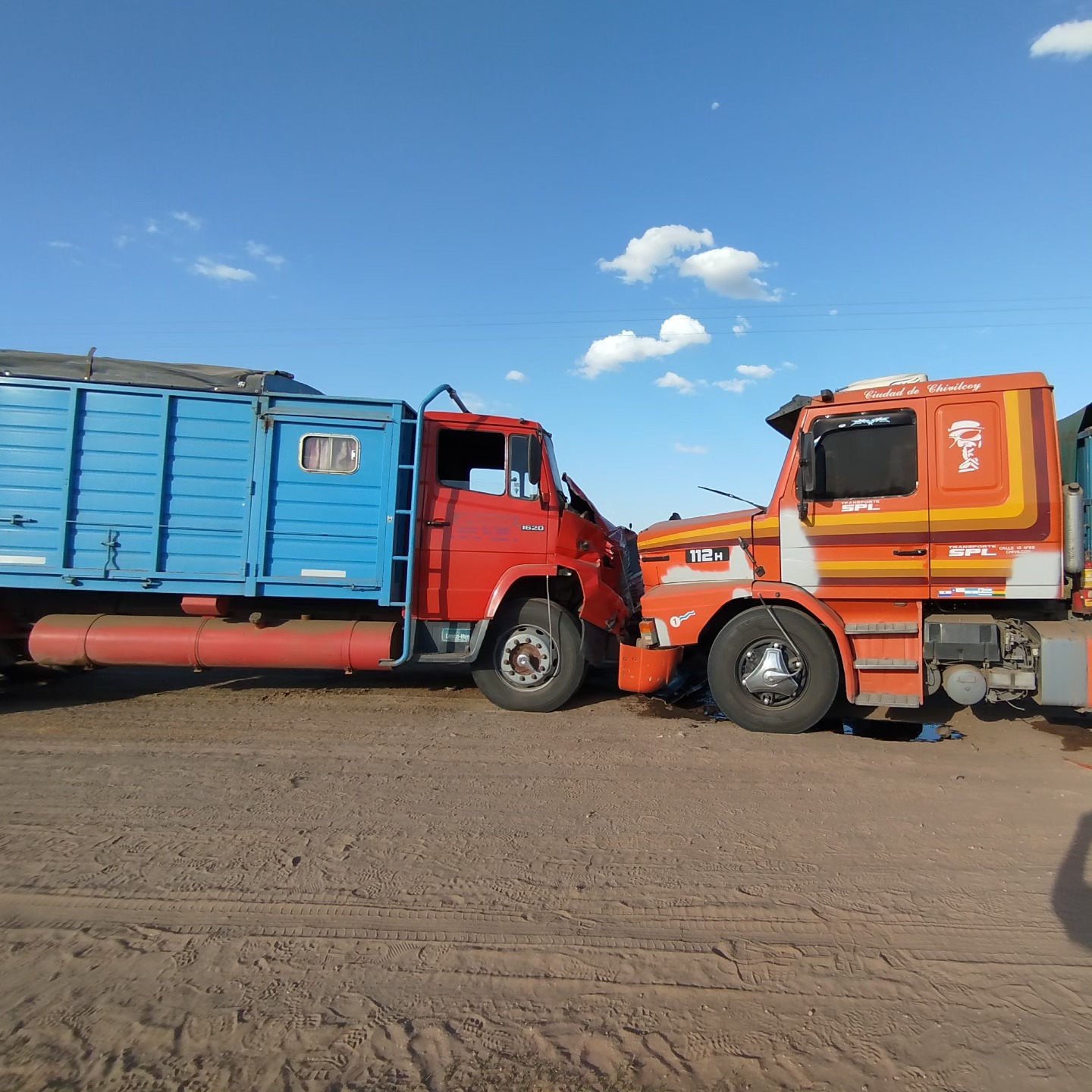 Los 5 días hábiles de la semana anterior con un siniestro vial y camiones involucrados.