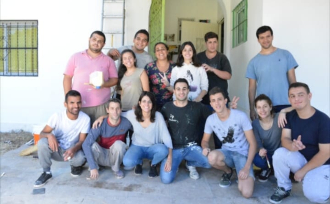 Actividad Solidaria 
La JP pintó el Jardín N° 913 “Bomberos Voluntarios”