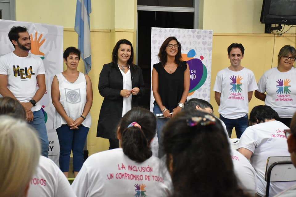 Laura Azcola
“El espacio es un dispositivo de contención para la recreación y formación de la autono