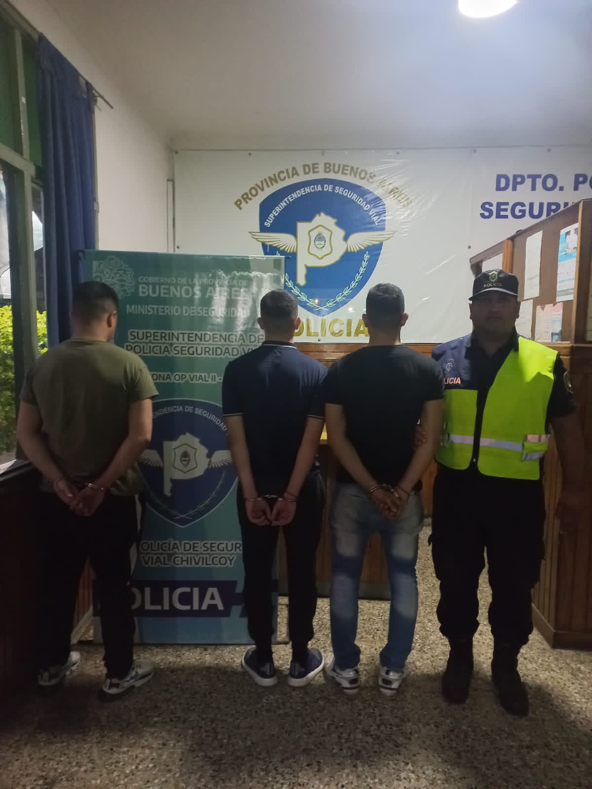 Detuvieron a tres personas en la Ruta y les incautaron 4 neumáticos de diferentes marcas, modelos.