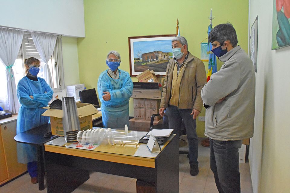 Para el personal 
La Universidad de Luján donó máscaras de protección facial al Hospital Municipal