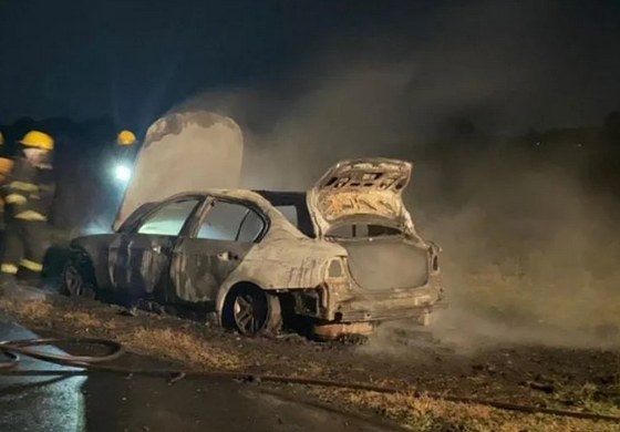 Despiste y posterior incendio con daños totales de un automóvil que circulaba por la Ruta Provincial Nº 51.