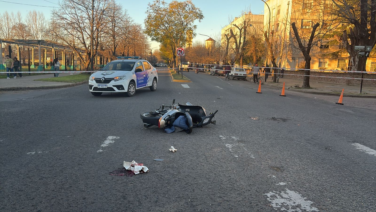 Choque entre una moto y una bicicleta en Calixto Calderón y Padre Zacarías