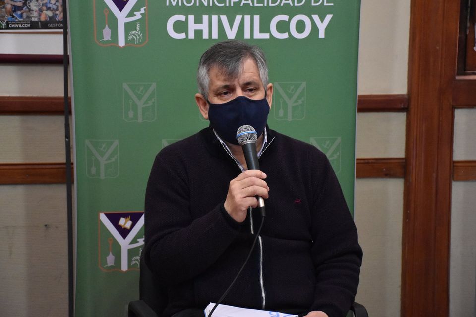 Intendente Britos
“Estamos diagramando un decreto con el fin de evitar tener que disminuir el horari