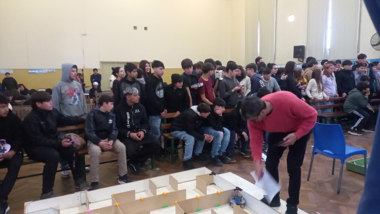 Un centenar de proyectos: Exposición y competencia de robótica en la Escuela Técnica de Chivilcoy