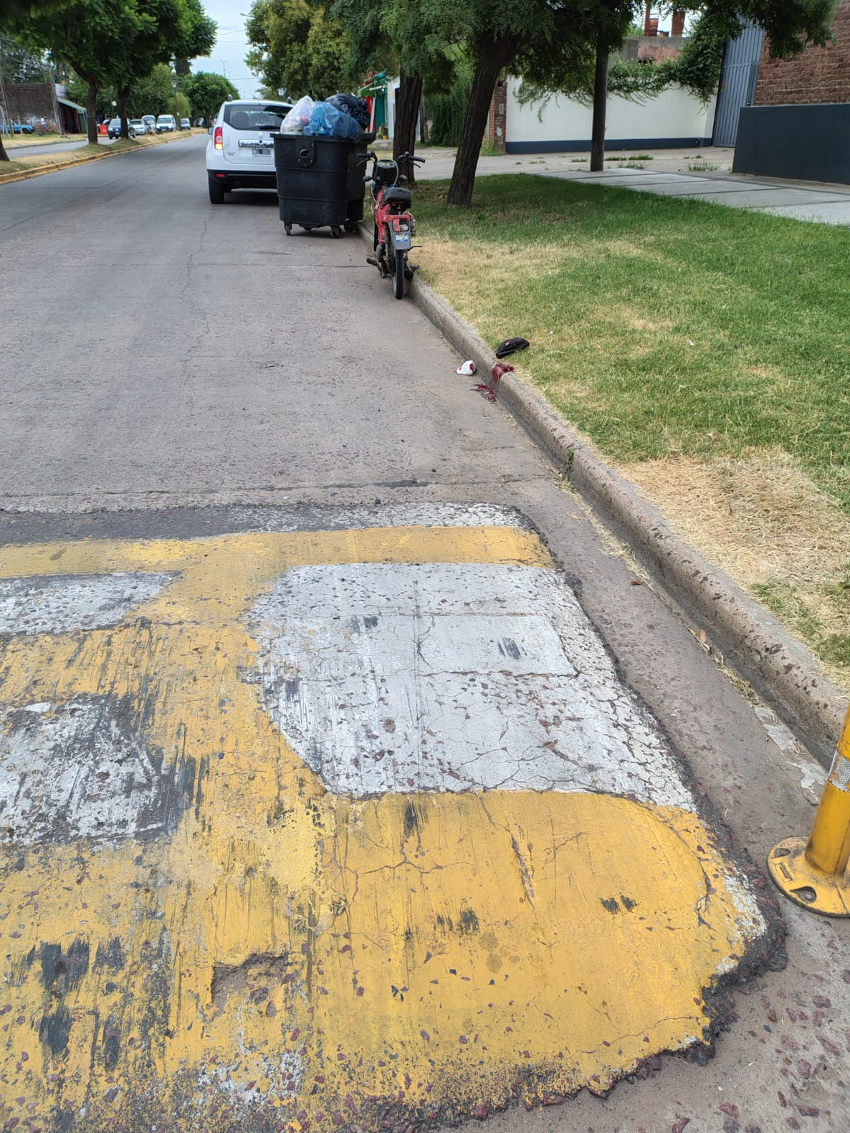 Cayó de su moto y quedó internado en el Hospital