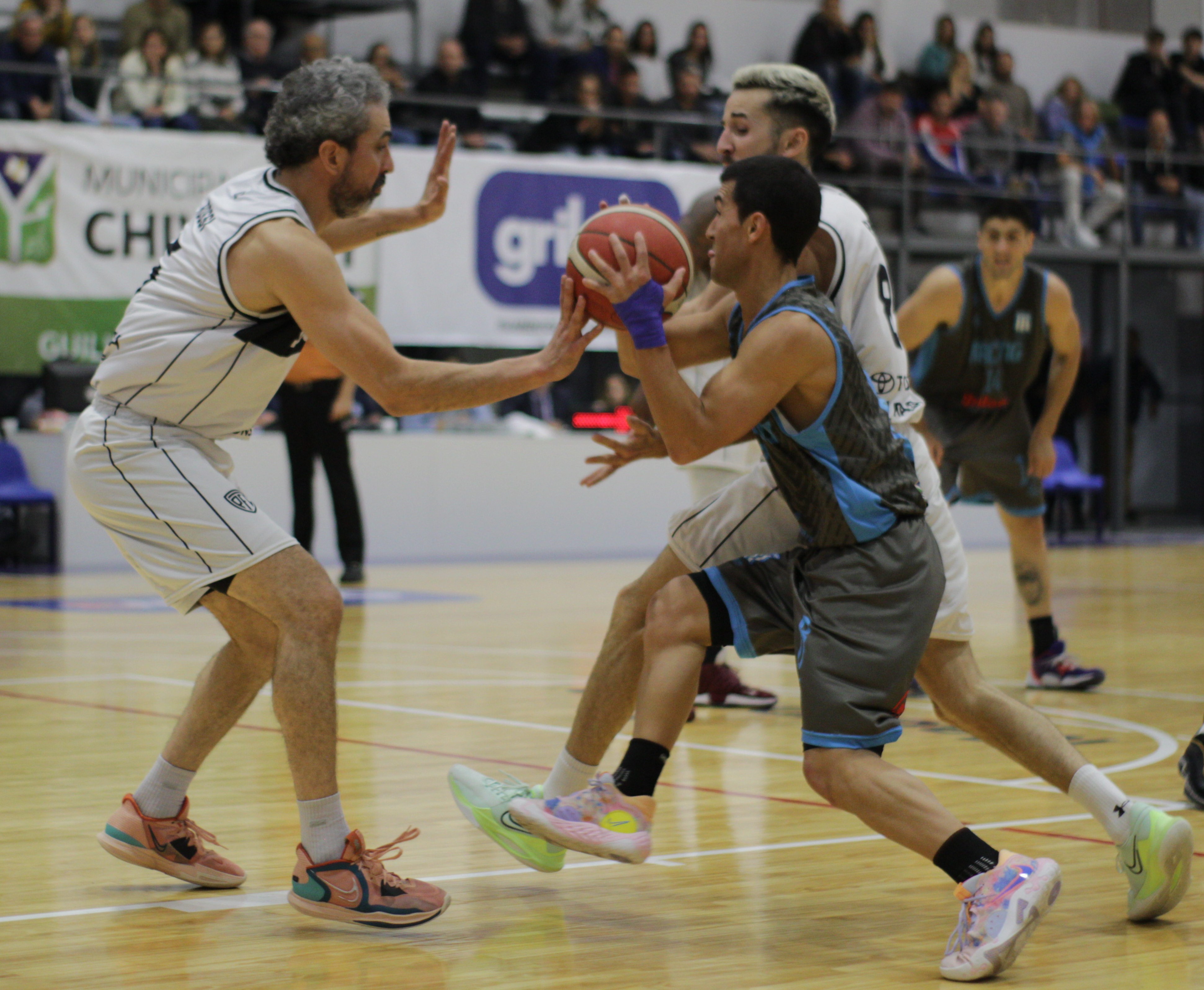 Racing Club e Hispano Americano en el salto inicial de las semifinales