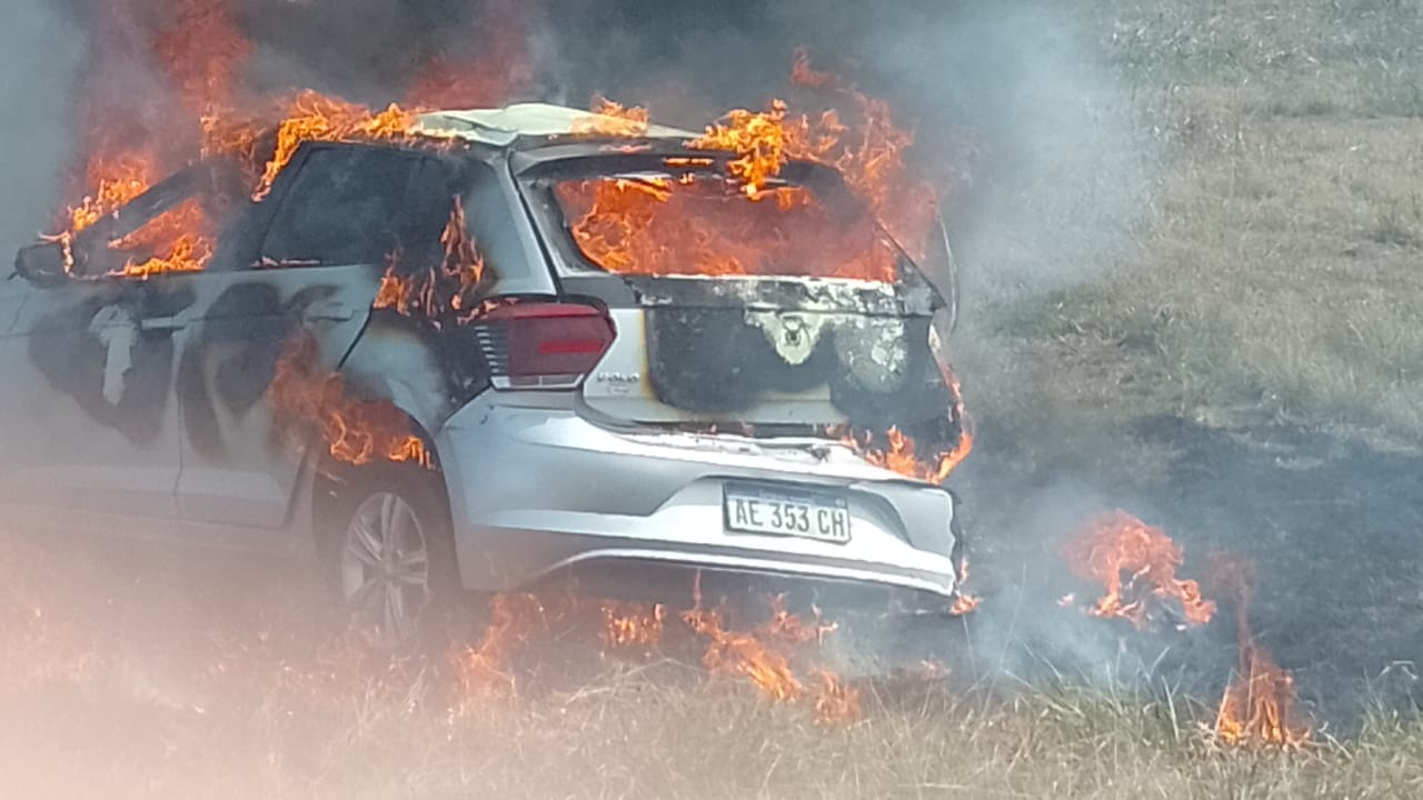 Siniestro con destrucción total de un vehículo en la Ruta Provincial Nº 30 e incendio forestal de gran magnitud.