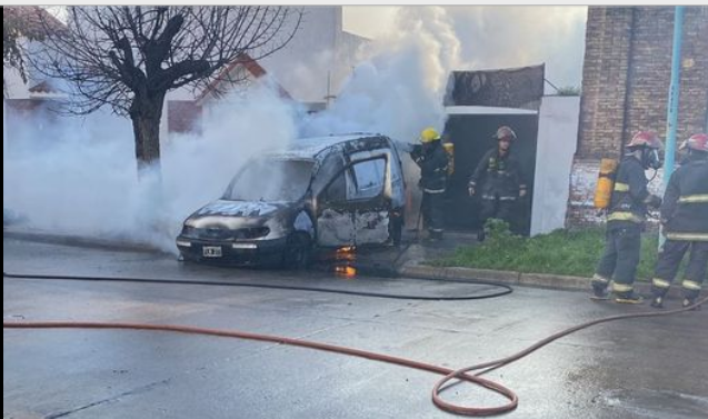 Un incendio provocó daños totales en una camioneta