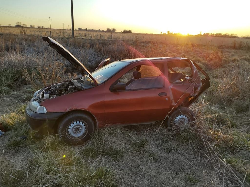 Violenta colisión entre un automóvil y una camioneta deja el saldo de dos personas fallecidas