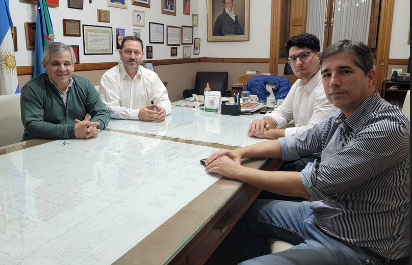“Estoy convencido que el radicalismo debe tener nombres propios y pensada una estrategia para presentarse en septiembre y en octubre, pero alejada de La Libertad Avanza, Kirchnerismo y del Peronismo”